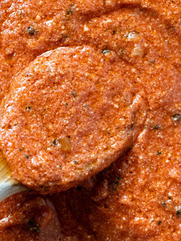 cuillerée de sauce à la ricotta pour pâtes