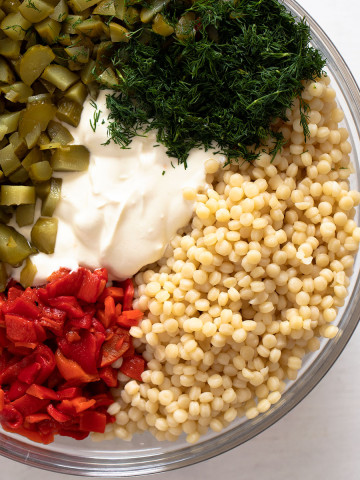 salade de pâtes végétarienne dans saladier