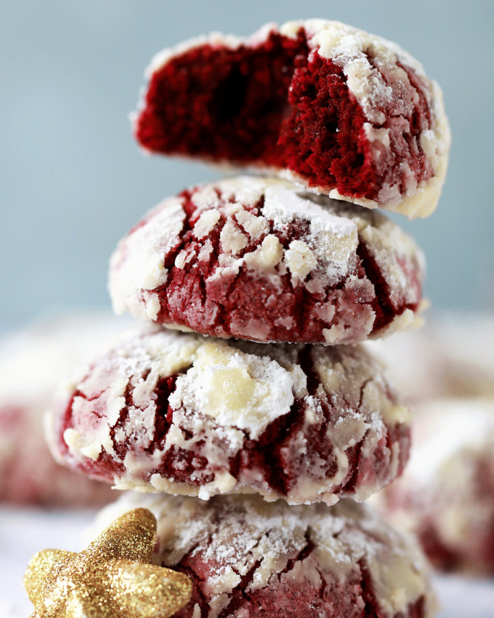 pile of red velvet crinkle cookies