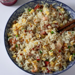 assiette de riz cantonais aux crevettes