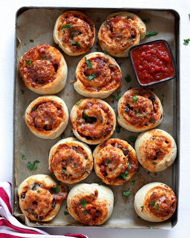 pizza rolls sur plaque