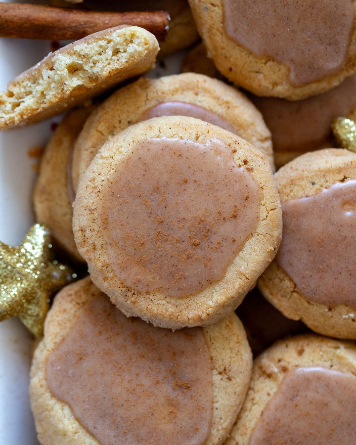 pile of eggnog meltaway cookies